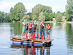 Freiburger THW-Jugend beim Floßbau am Silbersee 2014